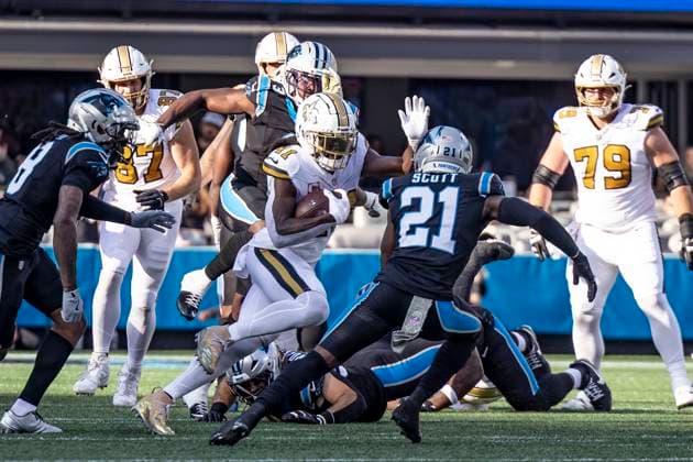 November 9, 2025, Charlotte, North Carolina, U.S: October 12, 2025, Charlotte, North Carolina, USA: New Orleans Saints running back Alvin Kamara (41) during the second half of the game at Bank of America Stadium. The New Orleans Saints went on to win 17 to 7 over the Carolina Panthers. Charlotte U.S - ZUMAw123 20251109_fap_w123_026 Copyright: xJasonxWallex