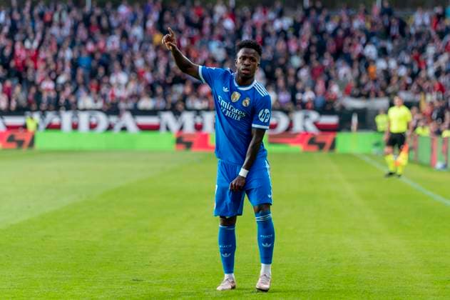 November 9, 2025, Madrid, Madrid, Spain: VINICIUS JUNIOR of Real Madrid CF in action during the LaLiga EA Sports match between RAYO VALLECANO DE MADRID Vs. REAL MADRID CF at Estadio de Vallecas on November 09, 2025 in Madrid, Spain. Madrid Spain - ZUMAc312 20251109_zsp_c312_205 Copyright: xOscarxManuelxSanchezx