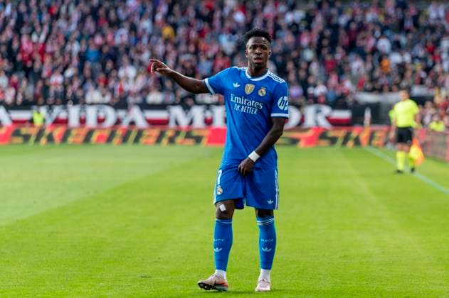 November 9, 2025, Madrid, Madrid, Spain: VINICIUS JUNIOR of Real Madrid CF in action during the LaLiga EA Sports match between RAYO VALLECANO DE MADRID Vs. REAL MADRID CF at Estadio de Vallecas on November 09, 2025 in Madrid, Spain. Madrid Spain - ZUMAc312 20251109_zsp_c312_208 Copyright: xOscarxManuelxSanchezx