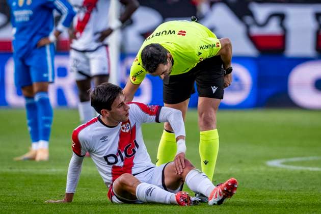 Rayo Vallecano vs Real Madrid - LaLiga EA Sports Pedro Diaz of Rayo Vallecano (C) suffered an injury during the LaLiga EA Sports football match between Rayo Vallecano and Real Madrid at Estadio Vallecas on November 09, 2025 in Madrid, Spain. Madrid Estadio Vallecas Madrid Spain Copyright: xAlbertoxGardinx AGardin_20251109_Foot_Liga_Rayo_ReaMad_0281