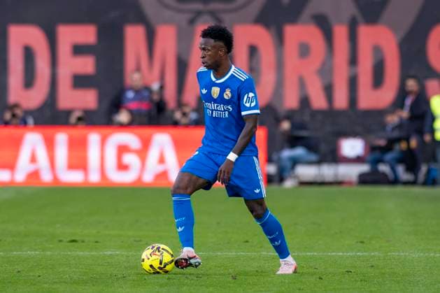 November 9, 2025, Madrid, Madrid, Spain: VINICIUS JUNIOR of Real Madrid CF controls the ball during the LaLiga EA Sports match between RAYO VALLECANO DE MADRID Vs. REAL MADRID CF at Estadio de Vallecas on November 09, 2025 in Madrid, Spain. Madrid Spain - ZUMAc312 20251109_zsp_c312_258 Copyright: xOscarxManuelxSanchezx
