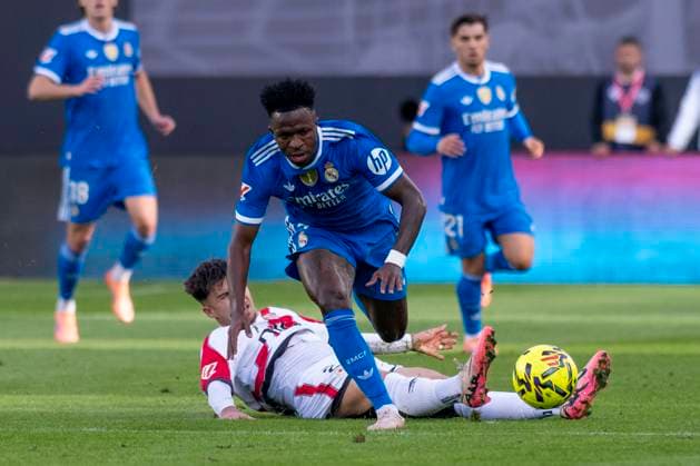 November 9, 2025, Madrid, Madrid, Spain: VINICIUS JUNIOR of Real Madrid CF in action during the LaLiga EA Sports match between RAYO VALLECANO DE MADRID Vs. REAL MADRID CF at Estadio de Vallecas on November 09, 2025 in Madrid, Spain. Madrid Spain - ZUMAc312 20251109_zsp_c312_251 Copyright: xOscarxManuelxSanchezx