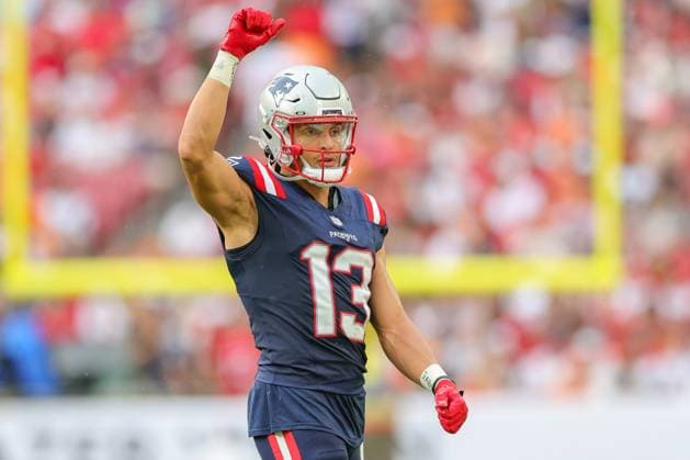 November 9, 2025, Tampa, Florida, USA: New England Patriots wide receiver MACK HOLLINS (13) raises his fist to the air in celebration at the National Football League Week 10 game between the New England Patriots and the Tampa Bay Buccaneers, New England Patriots win 28-23, at Raymond James Stadium. Tampa USA - ZUMAs335 20251109_znp_s335_029 Copyright: xMatthewxSmithx