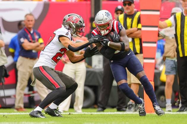 November 9, 2025, Tampa, Florida, USA: New England Patriots wide receiver STEFON DIGGS (8) is stopped by a Tampa Bay Buccaneers player at the National Football League Week 10 game between the New England Patriots and the Tampa Bay Buccaneers, New England Patriots win 28-23, at Raymond James Stadium. Tampa USA - ZUMAs335 20251109_znp_s335_010 Copyright: xMatthewxSmithx
