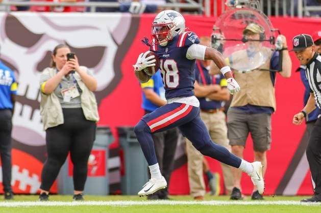 November 9, 2025, Tampa, Florida, USA: New England Patriots wide receiver KYLE WILLIAMS (18) runs to the end zone for a touchdown at the National Football League Week 10 game between the New England Patriots and the Tampa Bay Buccaneers, New England Patriots win 28-23, at Raymond James Stadium. Tampa USA - ZUMAs335 20251109_znp_s335_013 Copyright: xMatthewxSmithx