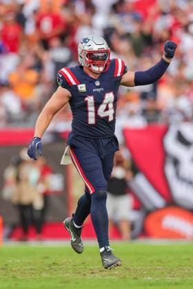 November 9, 2025, Tampa, Florida, USA: New England Patriots linebacker ROBERT SPILLANE (14) celebrates at the National Football League Week 10 game between the New England Patriots and the Tampa Bay Buccaneers, New England Patriots win 28-23, at Raymond James Stadium. Tampa USA - ZUMAs335 20251109_znp_s335_025 Copyright: xMatthewxSmithx