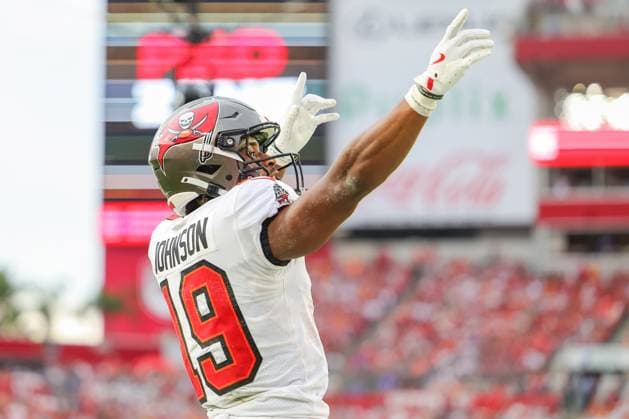 November 9, 2025, Tampa, Florida, USA: Tampa Bay Buccaneers wide receiver KAMERON JOHNSON (19) celebrates in the end zone at the National Football League Week 10 game between the New England Patriots and the Tampa Bay Buccaneers, New England Patriots win 28-23, at Raymond James Stadium. Tampa USA - ZUMAs335 20251109_znp_s335_005 Copyright: xMatthewxSmithx