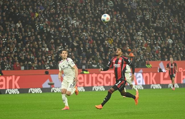 09 11 2025 xhpx Frankfurt am Main, Deutsche Bank Park Bundesliga Season 2025 2026 Eintracht Frankfurt 1 FSVMainz 05 Dominik Kohr 31, FSV Mainz vs Ansgar Knauff 7, Eintracht Frankfurt DFL DFB REGULATIONS PROHIBIT ANY USE OF PHOTOGRAPHS AS IMAGE SEQUENCES AND OR QUASI VIDEO