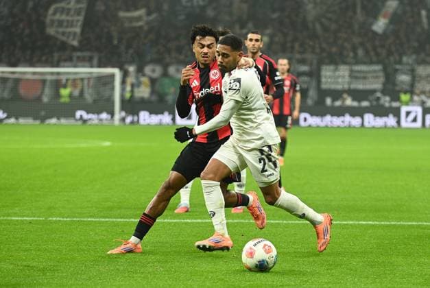 09 11 2025 xhpx Frankfurt am Main, Deutsche Bank Park Bundesliga Season 2025 2026 Eintracht Frankfurt 1 FSV Mainz 05 Nathaniel Brown 21, Eintracht Frankfurt vs Philipp Mwene 2, FSV Mainz DFL DFB REGULATIONS PROHIBIT ANY USE OF PHOTOGRAPHS AS IMAGE SEQUENCES AND OR QUASI VIDEO