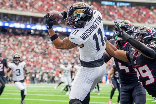 November 9, 2025: Jacksonville Jaguars wide receiver Parker Washington (11) makes a touchdown catch during a game between the Jacksonville Jaguars and the Houston Texans in Houston, TX. .. CSM - ZUMAc04_ 20251109_zma_c04_125 Copyright: xTraskxSmithx