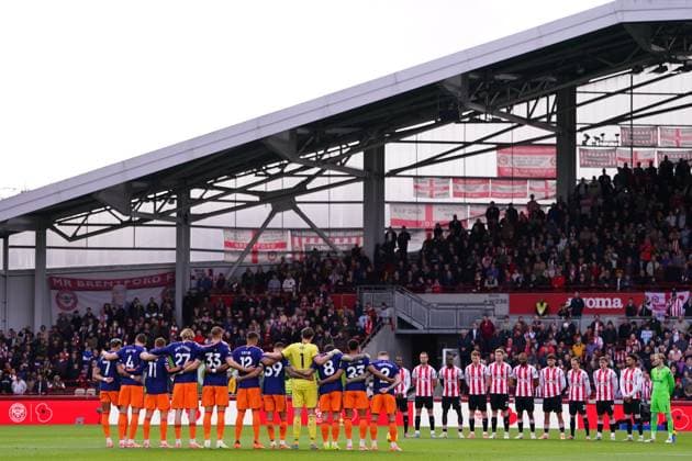 Premier League Brentford v Newcastle United Minutes silence for Remembrance Sunday during the Premier League match Brentford vs Newcastle United at The Gtech Community Stadium, London, United Kingdom, 9th November 2025 (Photo by Harvey Murphy News Images) Copyright: xHarveyxMurphy NewsxImagesx