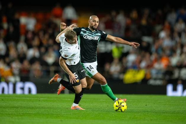 Spanish La Liga EA Sports soccer match Valencia vs Betis at Mestalla stadium in Valencia, Spain, 09 November 2025 900 Cordon Press  900 CordonxPress LOF - Valencia vs Betis