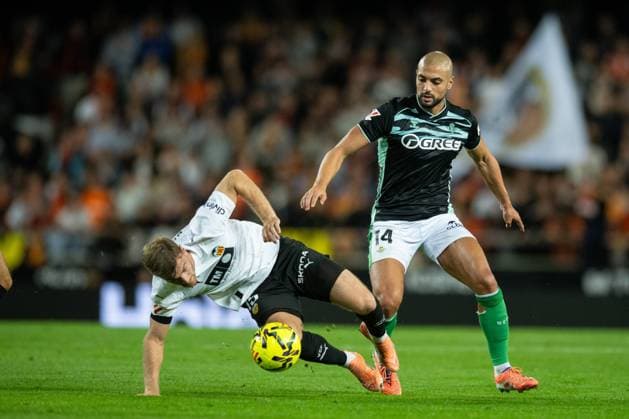 Spanish La Liga EA Sports soccer match Valencia vs Betis at Mestalla stadium in Valencia, Spain, 09 November 2025 900 Cordon Press  900 CordonxPress LOF - Valencia vs Betis