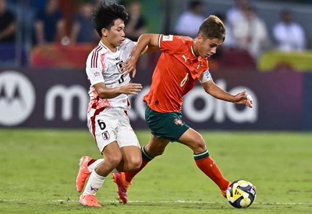 Portugal v Japan: Group B - FIFA U-17 World Cup Qatar 2025 Rento Noguchi (L) of Japan and Rafael Quintas of Portugal in action during the FIFA U-17 World Cup Qatar 2025 Group B match between Portugal and Japan in Doha, Qatar, on November 9, 2025. DOHA Qatar Copyright: xNOUSHADxTHEKKAYILx