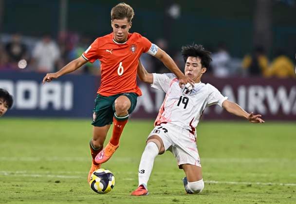 Portugal v Japan: Group B - FIFA U-17 World Cup Qatar 2025 Takeshi Wada of Japan and Rafael Quintas of Portugal in action during the FIFA U-17 World Cup Qatar 2025 Group B match between Portugal and Japan in Doha, Qatar, on November 9, 2025. DOHA Qatar Copyright: xNOUSHADxTHEKKAYILx