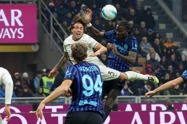 November 9, 2025, Milano: FC Inter s forward Marcus Thuram in action against SS Lazio s defender Luca Pellegrini during the Italian Serie A soccer match between FC Inter and SS Lazio at Giuseppe Meazza Stadium in Milan, Italy, 9 November 2025. ANSA ROBERTO BREGANI. Serie A - Inter Vs Lazio  - ZUMAa110 20251109_zaf_a110_139 Copyright: xRobertoxBreganix