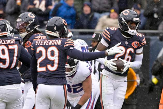 Chicago Bears cornerback Nahshon Wright (26) celebrates his fourth quarter fumble recovery against the New York Giants at Soldier Field in Chicago on Sunday, November 9, 2025. The Bears defeated the Giants 24-20.  CHI20251109112 MARKxBLACK