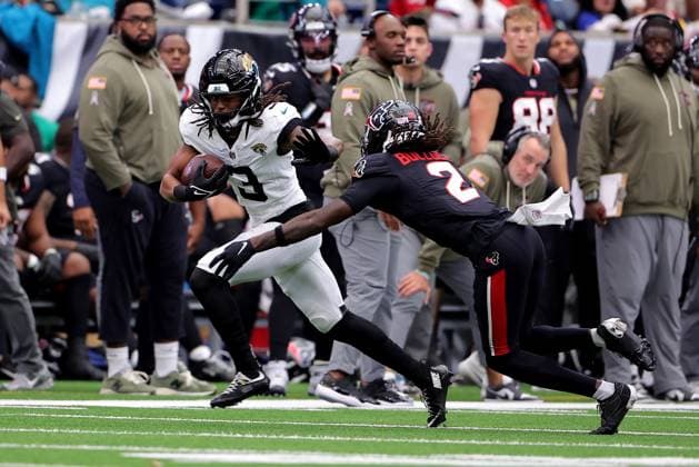 November 9, 2025, Houston, Texas, U.S: Jacksonville Jaguars wide receive Jakobi Meyers (3) carries the ball against Houston Texans safety Calen Bullock (2) after making a catch during the third quarter of the NFL, American Football Herren, USA game between the Houston Texans and the Jacksonville Jaguars at NRG Stadium in Houston, TX on November 9, 2025. Houston won, 36-29. Houston U.S - ZUMAw137 20251109_aap_w137_064 Copyright: xErikxWilliamsx