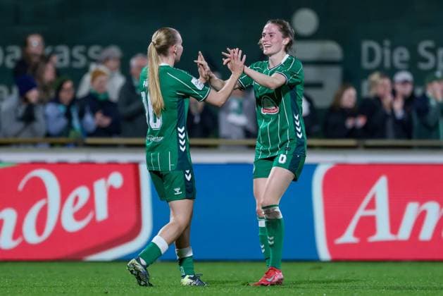 from left Emöke Papai SV Werder Bremen, 16 and Reena Wichmann SV Werder Bremen, 6 celebrating the victory, happy about winning the game, THE DFB REGULATIONS PROHIBIT ANY USE OF PHOTOGRAPHS AS IMAGE SEQUENCES AND OR QUASI VIDEO , 09 11 2025, Bremen Germany , Football, Google Pixel Womens Bundesliga, SV Werder Bremen RB Leipzig xobx