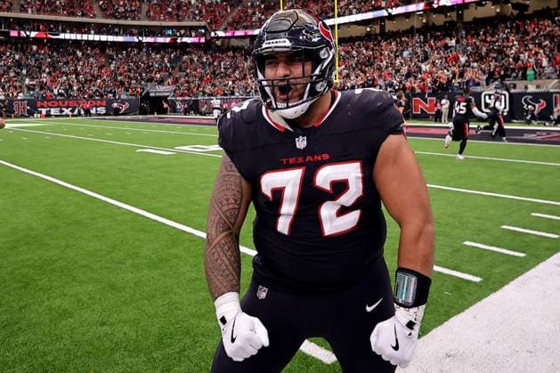 November 9, 2025, Houston, Texas, U.S: Houston Texans defensive tackle Tommy Togiai (72) celebrates following the NFL, American Football Herren, USA game between the Houston Texans and the Jacksonville Jaguars at NRG Stadium in Houston, TX on November 9, 2025. Houston won, 36-29. Houston U.S - ZUMAw137 20251109_aap_w137_073 Copyright: xErikxWilliamsx