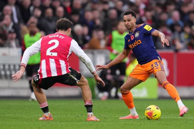 Premier League Brentford v Newcastle United Jacob Murphy of Newcastle United on the ball during the Premier League match Brentford vs Newcastle United at The Gtech Community Stadium, London, United Kingdom, 9th November 2025 (Photo by Harvey Murphy News Images) Copyright: xHarveyxMurphy NewsxImagesx