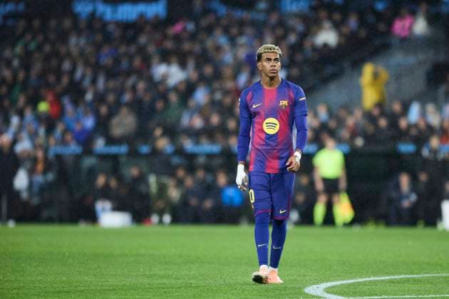 RC Celta de Vigo v FC Barcelona, Barca - LaLiga EA Sports VIGO, SPAIN - NOVEMBER 9: Lamine Yamal of FC Barcelona looks on during to the LaLiga EA Sports match between RC Celta de Vigo and FC Barcelona at Abanca Balaidos stadium on November 9, 2025 in Vigo, Spain. (Photo by Diego Simon Photo Players Images Magara Press) Vigo Abanca Balaidos Stadium Spain Copyright: xDiegoxSimonx