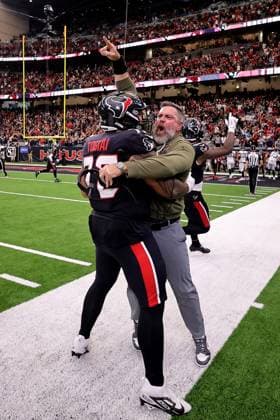November 9, 2025, Houston, Texas, U.S: Houston Texans defensive tackle Tommy Togiai (72) celebrates with Houston Texans defensive coordinator Matt Burke following the NFL, American Football Herren, USA game between the Houston Texans and the Jacksonville Jaguars at NRG Stadium in Houston, TX on November 9, 2025. Houston won, 36-29. Houston U.S - ZUMAw137 20251109_aap_w137_090 Copyright: xErikxWilliamsx