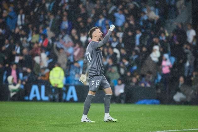 RC Celta de Vigo v FC Barcelona, Barca - LaLiga EA Sports VIGO, SPAIN - NOVEMBER 9: Ionut Radu, Goalkeeper of Celta de Vigo celebrates after scoring his team s first goal during to the LaLiga EA Sports match between RC Celta de Vigo and FC Barcelona at Abanca Balaidos stadium on November 9, 2025 in Vigo, Spain. (Photo by Diego Simon Photo Players Images Magara Press) Vigo Abanca Balaidos Stadium Spain Copyright: xDiegoxSimonx