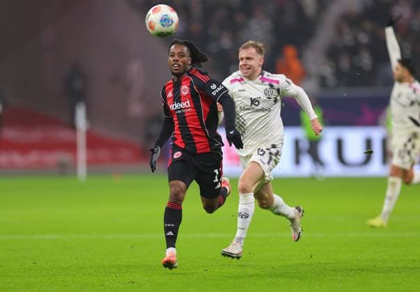 09 11 2025, Soccer Bundesliga, Eintracht Frankfurt 1 FSV Mainz 05, v l , Elye Wahi Eintracht Frankfurt , Lennard Maloney FSV Mainz 05 DFL DFB REGULATIONS PROHIBIT ANY USE OF PHOTOGRAPHS AS IMAGE SEQUENCES AND OR QUASI VIDEO xdcx Copyright: HMBxMedia Claus