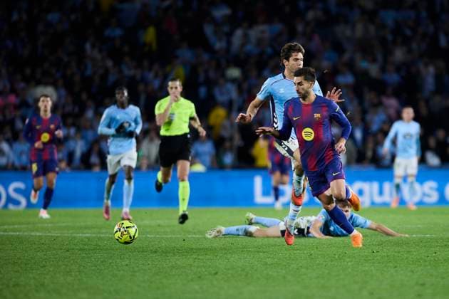 RC Celta de Vigo v FC Barcelona, Barca - LaLiga EA Sports VIGO, SPAIN - NOVEMBER 9: Ferran Torres of FC Barcelona runs with the ball during to the LaLiga EA Sports match between RC Celta de Vigo and FC Barcelona at Abanca Balaidos stadium on November 9, 2025 in Vigo, Spain. (Photo by Diego Simon Photo Players Images Magara Press) Vigo Abanca Balaidos Stadium Spain Copyright: xDiegoxSimonx