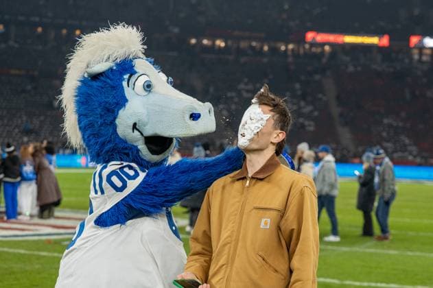 Germany, American Football, NFL, Week 10, 2025 2026, Indianapolis Colts Atlanta Falcons on 09 11 in Berlin Olympiastadion Blue has his fun after the game¦ Copyright: xSvenxHeidmannx