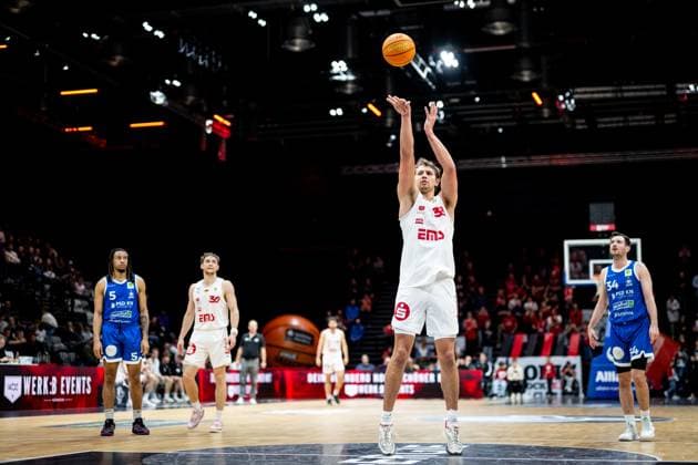 09 11 2025 Basketball Season 2025 2026 2 Bundesliga Pro A 11 Matchday Nuremberg Falcons Basketball Club NBC PS Karlsruhe Lions ThHa xthxhax Brandton Chatfield 33, Nuremberg Falcons BC NBC Free Throw