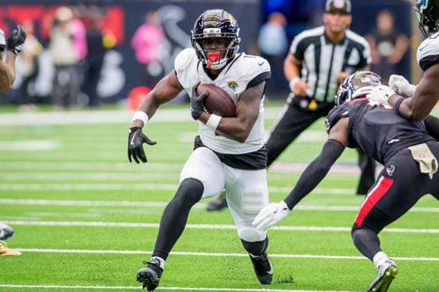 November 9, 2025: Jacksonville Jaguars running back Travis Etienne Jr. (1) carries the ball during a game between the Jacksonville Jaguars and the Houston Texans in Houston, TX. .. CSM - ZUMAc04_ 20251109_zma_c04_173 Copyright: xTraskxSmithx