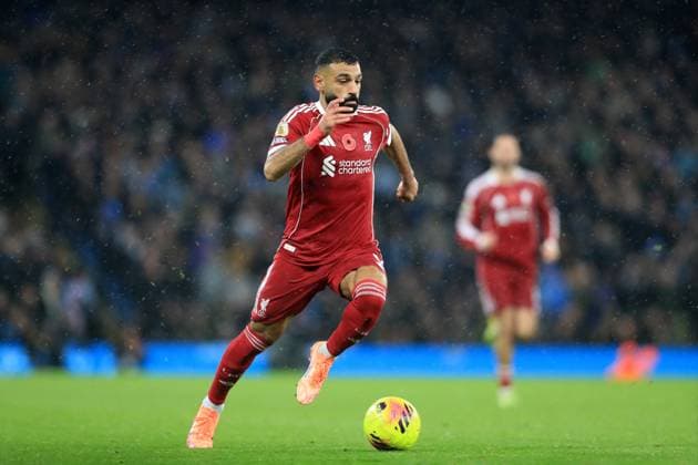 9th November 2025; Etihad Stadium, Manchester, England; Premier League Football, Manchester City versus Liverpool; Mohammed Salah of Liverpool runs with the ball  DavidxBlunsden