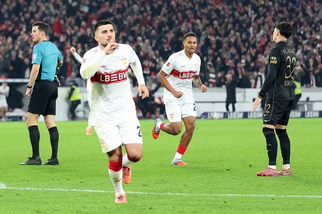 09 11 2025, xrekx, Fussball 1 Bundesliga, VfB Stuttgart FC Augsburg v l Torjubel nach dem Tor zum celebrating the goal celebrate 3 2 durch Deniz Undav VfB Stuttgart DFL DFB REGULATIONS PROHIBIT ANY USE OF PHOTOGRAPHS as IMAGE SEQUENCES and or QUASI VIDEO Stuttgart