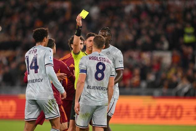 9th November 2025, Stadio Olimpico, Rome, Italy; Serie A Football; Roma versus Udinese; referee Giuseppe Collu issues a yellow card to Jesper Karlstrom of Udinese  AllShotLive