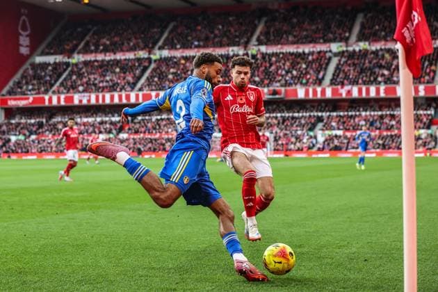 Premier League Nottingham Forest v Leeds United Jayden Bogle of Leeds United clears the ball during the Premier League match Nottingham Forest vs Leeds United at City Ground, Nottingham, United Kingdom, 9th November 2025 (Photo by Alfie Cosgrove News Images) Nottingham City Ground Nottinghamshire United Kingdom Copyright: xAlfiexCosgrove NewsxImagesx