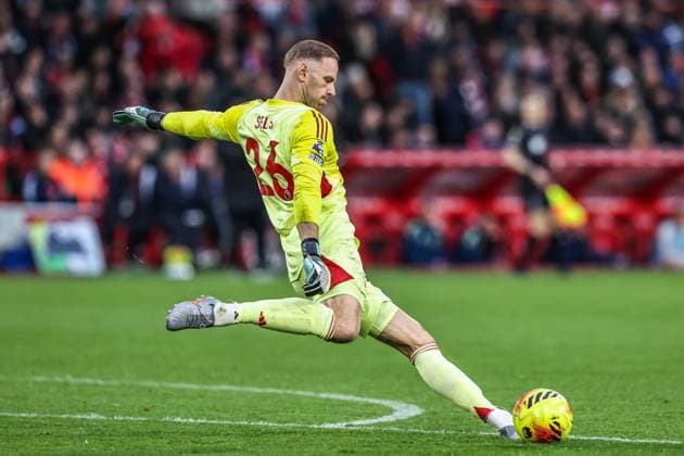 Premier League Nottingham Forest v Leeds United Nottingham Forest goalkeeper Matz Sels in action during the Premier League match Nottingham Forest vs Leeds United at City Ground, Nottingham, United Kingdom, 9th November 2025 (Photo by Alfie Cosgrove News Images) Nottingham City Ground Nottinghamshire United Kingdom Copyright: xAlfiexCosgrove NewsxImagesx