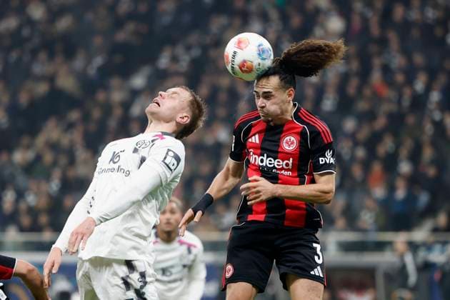 f l n r Lennard Maloney 1 FSV Mainz 05, 15 and Arthur Theate Eintracht Frankfurt, 3 , 09 11 2025, Football, 1 Bundesliga, Eintracht Frankfurt 1 FSV Mainz 05, GER, Frankfurt am Main, Deutsche Bank Park, DFL REGULATIONS PROHIBIT ANY USE OF PHOTOGRAPHS AS IMAGE SEQUENCES AND OR QUASI VIDEO Copyright: HMBxMedia xHeikoxBecker