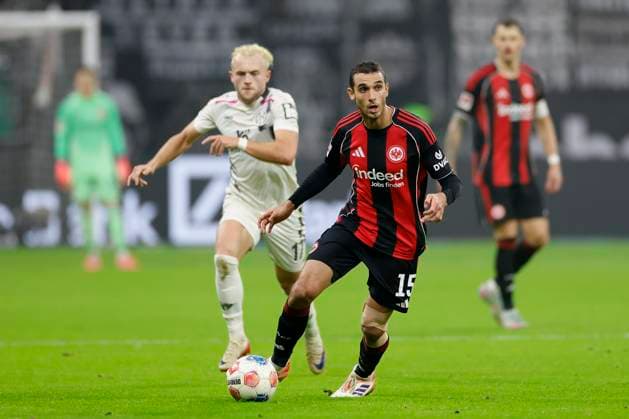 f l n r Benedict Hollerbach 1 FSV Mainz 05, 17 and Ellyes Skhiri Eintracht Frankfurt, 15 , 09 11 2025, Football, 1 Bundesliga, Eintracht Frankfurt 1 FSV Mainz 05, GER, Frankfurt am Main, Deutsche Bank Park, DFL REGULATIONS PROHIBIT ANY USE OF PHOTOGRAPHS AS IMAGE SEQUENCES AND OR QUASI VIDEO Copyright: HMBxMedia xHeikoxBecker