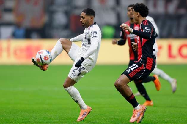 f l n r Phillipp Mwene 1 FSV Mainz 05, 2 and Nathaniel Brown Eintracht Frankfurt, 21 , 09 11 2025, Football, 1 Bundesliga, Eintracht Frankfurt 1 FSV Mainz 05, GER, Frankfurt am Main, Deutsche Bank Park, DFL REGULATIONS PROHIBIT ANY USE OF PHOTOGRAPHS AS IMAGE SEQUENCES AND OR QUASI VIDEO Copyright: HMBxMedia xHeikoxBecker
