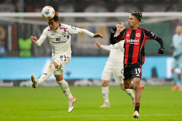 f l n r Kaishu Sano 1 FSV Mainz 05, 6 and Jean Matteo Bahoya Eintracht Frankfurt, 19 , 09 11 2025, Football, 1 Bundesliga, Eintracht Frankfurt 1 FSV Mainz 05, GER, Frankfurt am Main, Deutsche Bank Park, DFL REGULATIONS PROHIBIT ANY USE OF PHOTOGRAPHS AS IMAGE SEQUENCES AND OR QUASI VIDEO Copyright: HMBxMedia xHeikoxBecker