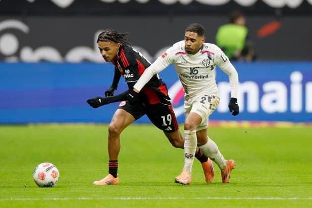 f l n r Jean Matteo Bahoya Eintracht Frankfurt, 19 and Phillipp Mwene 1 FSV Mainz 05, 2 , 09 11 2025, Football, 1 Bundesliga, Eintracht Frankfurt 1 FSV Mainz 05, GER, Frankfurt am Main, Deutsche Bank Park, DFL REGULATIONS PROHIBIT ANY USE OF PHOTOGRAPHS AS IMAGE SEQUENCES AND OR QUASI VIDEO Copyright: HMBxMedia xHeikoxBecker