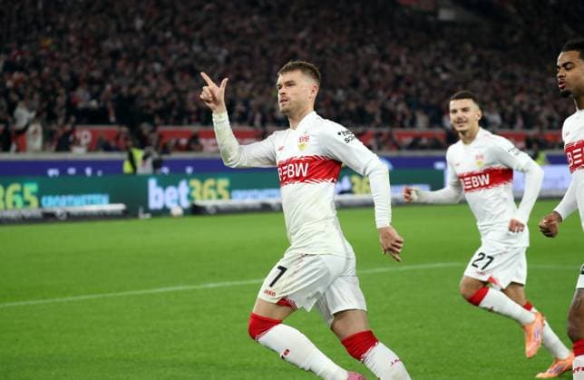 09 11 25 VfB Stuttgart FC Augsburg Germany, Stuttgart, 09 11 2025, Football, Bundesliga, Season 2025 2026, VfB Stuttgart FC Augsburg Maximilian Mittelstädt VfB Stuttgart Jubel Tor Elfmeter 1 1 Mittelstädt