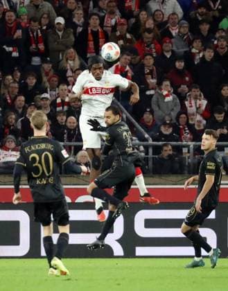 09 11 25 VfB Stuttgart FC Augsburg Germany, Stuttgart, 09 11 2025, Football, Bundesliga, Season 2025 2026, VfB Stuttgart FC Augsburg v l Dan Axel Zagadou VfB Stuttgart , Alexis Claude Maurice FC Augsburg