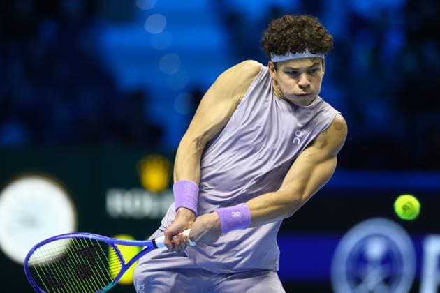 November 9, 2025, Turin, Piedmont, Italy: BEN SHELTON of United States in action against ALEXANDER ZVEREZ of Germany in their Men s Singles round robin game at the ATP, Tennis Herren Tennis Finals in Turin, Italy Turin Italy - ZUMAc179 20251109_zep_c179_223 Copyright: xMickaelxChavetx
