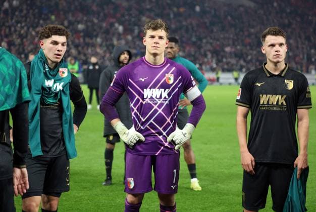 09 11 25 VfB Stuttgart FC Augsburg Germany, Stuttgart, 09 11 2025, Football, Bundesliga, Season 2025 2026, VfB Stuttgart FC Augsburg Finn Dahmen FC Augsburg