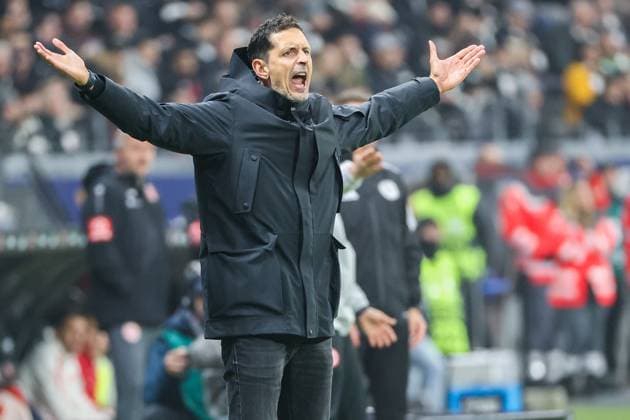 Soccer 1 Bundesliga Eintracht Frankfurt 1 FSV Mainz 05 on 09 11 2025 at Deutsche Bank Park in Frankfurt Coach Dino Toppmöller Toppmoeller Toppmoller Frankfurt gestures MH