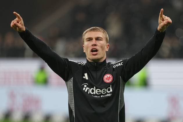 Soccer 1 Bundesliga Eintracht Frankfurt 1 FSV Mainz 05 on 09 11 2025 at Deutsche Bank Park in Frankfurt Rasmus Kristensen Frankfurt 13 cheers and is happy about the victory MH
