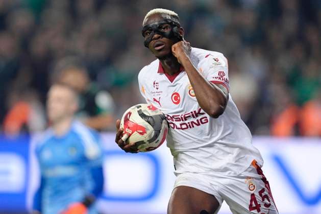 Kocaelispor v Galatasaray - Turkish Super League in Kocaeli, Turkey - 9 Nov 2025 Victor James Osimhen of Galatasaray SK celebrates after scoring a goal was cancelled by the referee after checking the VAR during the Turkish Super League match between Kocaelispor and Galatasaray at the Kocaeli Stadium. Kocaelispor 1 -0 Galatasaray Kocaeli Turkey Copyright: xGokhanxTanerx xSOPAxImagesx GTANER_SOPAImages_KOCvGS_Turkish-Super-League_Kocaeli_Turkiye_09112025_00039